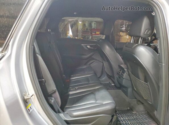 WA1LAAF72HD048604 2017 AUDI Q7 Silver Vista del compartimento del motor
