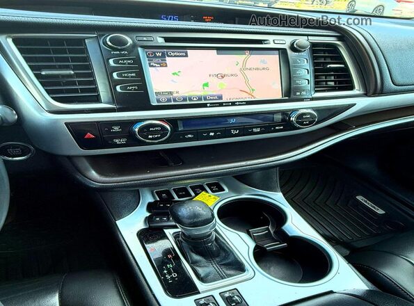 5TDJZRFH4KS582650 2019 TOYOTA HIGHLANDER Black Rear interior view