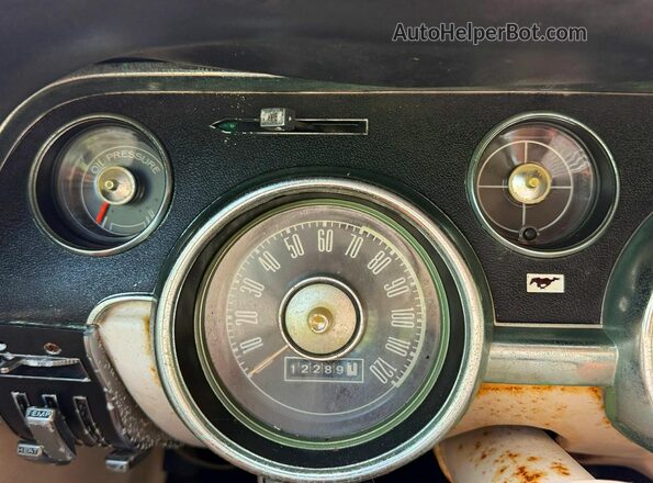 8R01C104290 1968 FORD MUSTANG Red Vista del cuadro de instrumentos