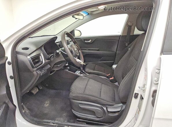 3KPA24AB5KE187963 2019 KIA RIO White Widok wnętrza z przodu