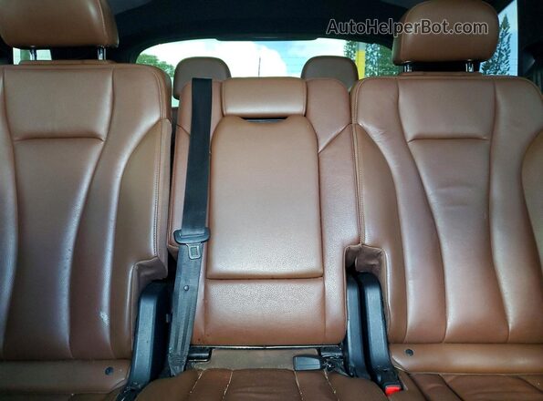 WA1LAAF73KD014615 2019 AUDI Q7 White Widok wnętrza z tyłu