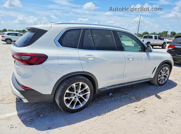 5UXCR4C00N9K13599 2022 BMW X5 White Front right