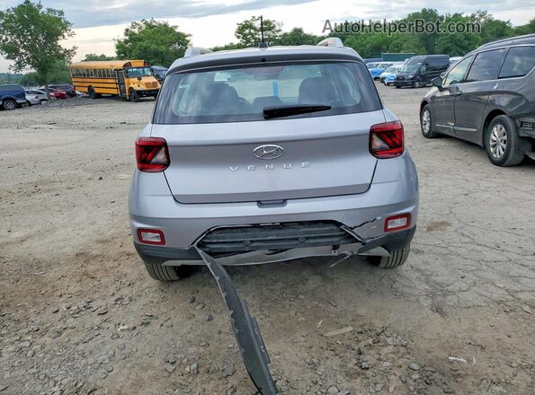 KMHRC8A33SU391674 2025 HYUNDAI VENUE Серебряный Вид салона спереди