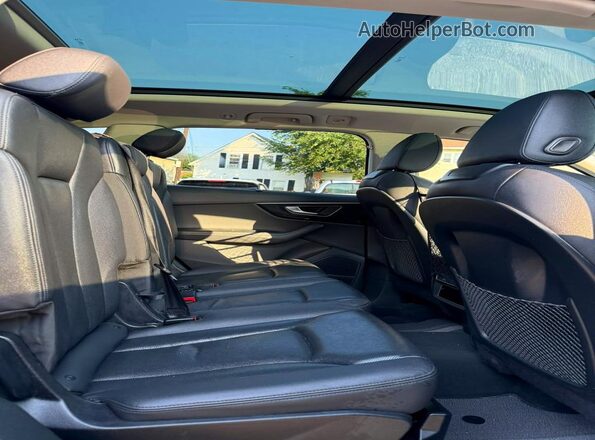 WA1LXBF78PD011866 2023 AUDI Q7 Black Вид підкапотного простору