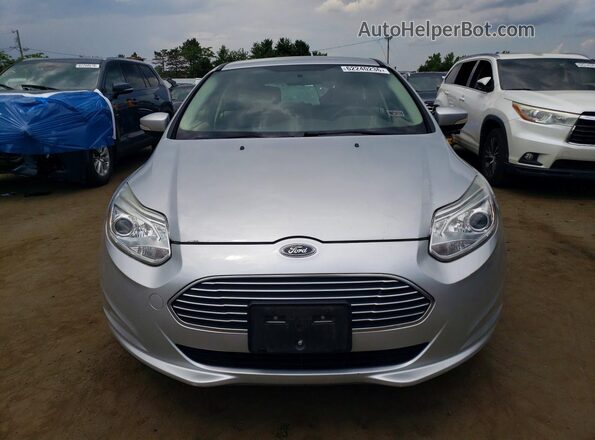 1FADP3R45HL261807 2017 FORD FOCUS Серебряный Вид сзади