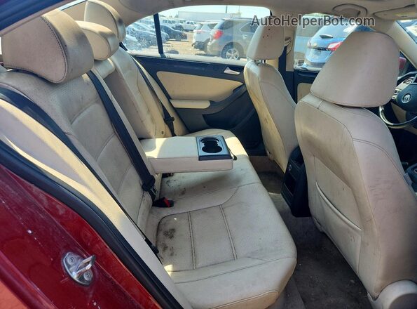 3VWL07AJ5GM323557 2016 VOLKSWAGEN JETTA Red Rear interior view