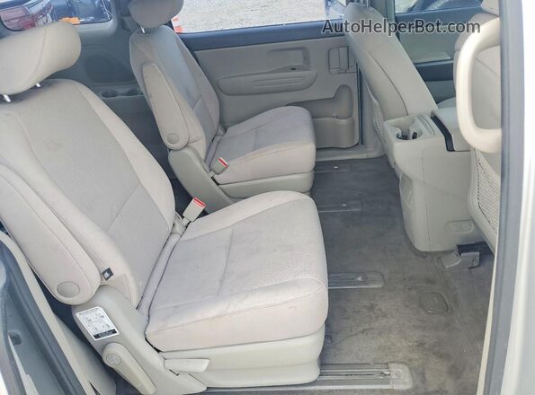 KNDMA5C18H6261174 2017 KIA SEDONA Silver ძრავის განყოფილების ხედი