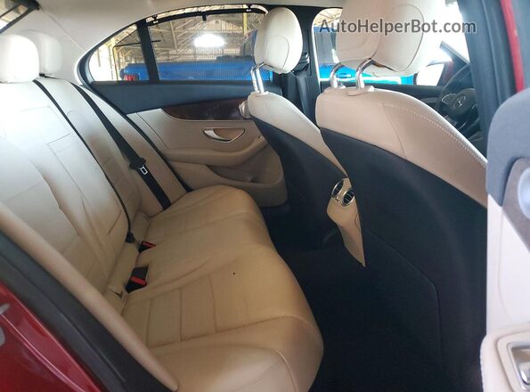 55SWF4HB3JU257158 2018 MERCEDES-BENZ C Red Vista de los asientos traseros