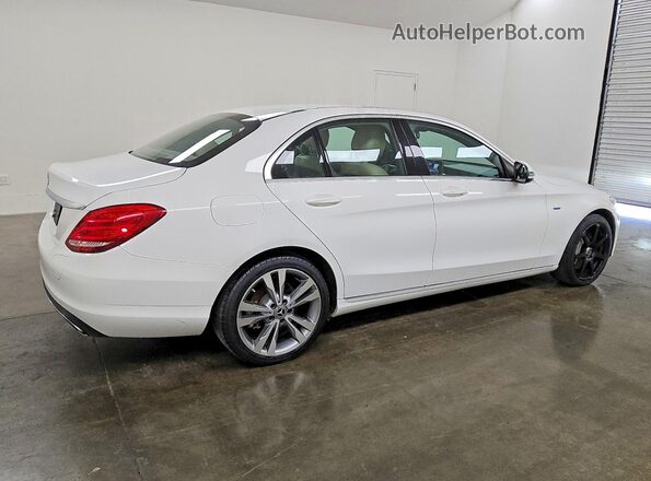 55SWF4HB9JU239215 2018 MERCEDES-BENZ C Black Հետևի աջ