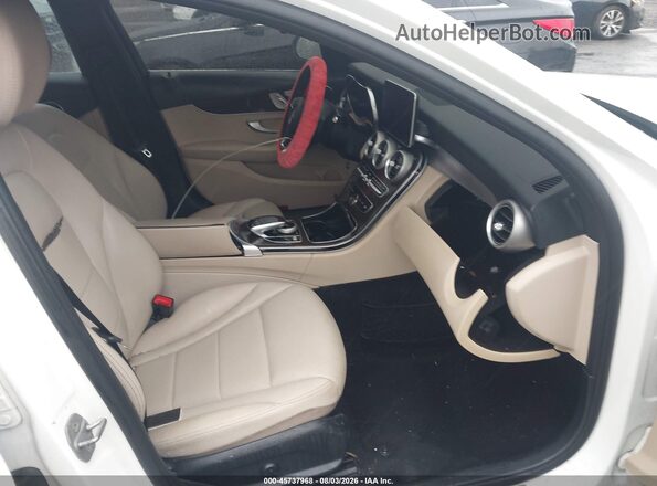 55SWF4JB1JU240529 2018 MERCEDES-BENZ C-CLASS White Front interior view