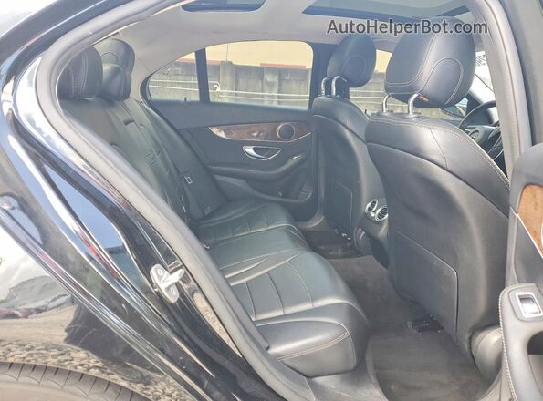 55SWF4JB3HU200026 2017 MERCEDES-BENZ C Black Widok tylnych siedzeń