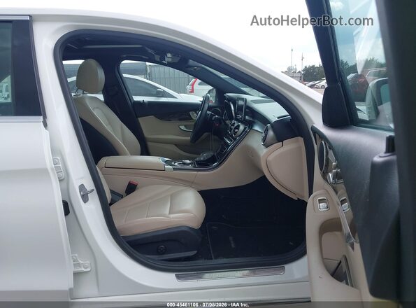 55SWF4JB3JU240306 2018 MERCEDES-BENZ C-CLASS White Սալոնի դիմացի տեսք