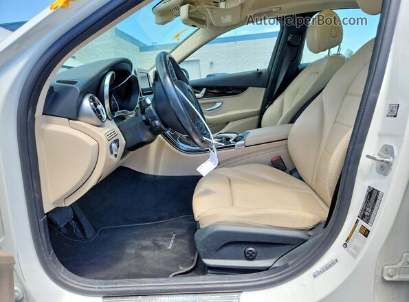 55SWF4JB6GU157526 2016 MERCEDES-BENZ C White Front interior view