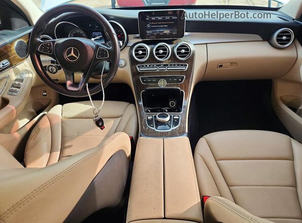 55SWF4JB6HU222439 2017 MERCEDES-BENZ C Белый Вид панели приборов