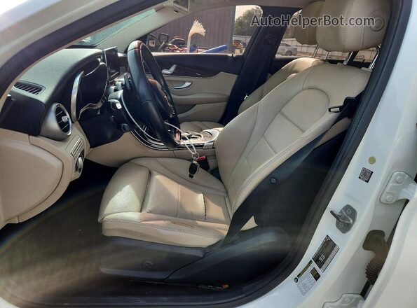 55SWF4JB6HU222439 2017 MERCEDES-BENZ C Белый Вид салона спереди