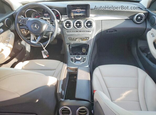 55SWF4JB7HU221980 2017 MERCEDES-BENZ C Серебряный Вид панели приборов