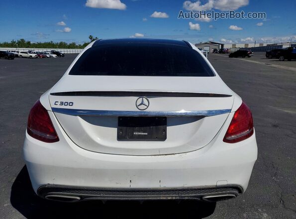 55SWF4JB8GU123670 2016 MERCEDES-BENZ C White Widok z tyłu