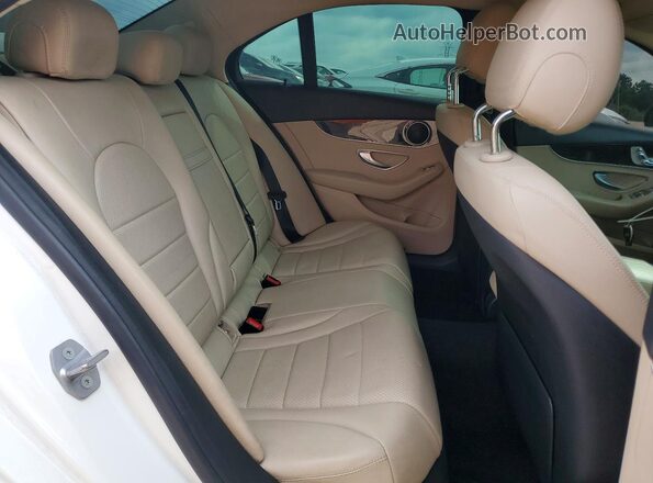 55SWF4JB8HU202872 2017 MERCEDES-BENZ C White Widok tylnych siedzeń