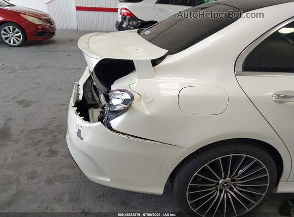 55SWF4JB8JU246859 2018 MERCEDES-BENZ C-CLASS White Widok z przodu