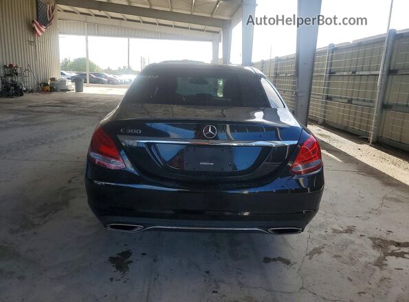 55SWF4JBXJU275683 2018 MERCEDES-BENZ C Black Հետևի տեսք