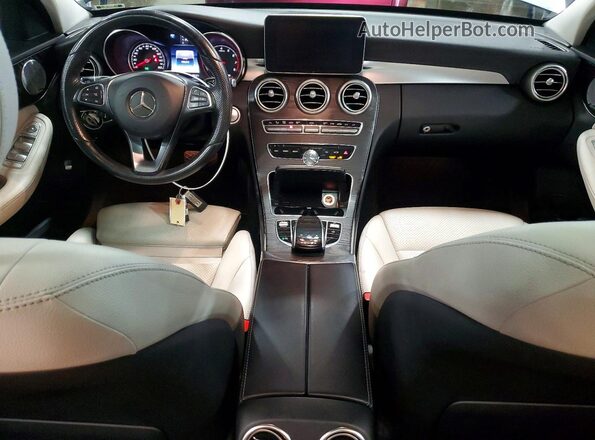 55SWF4KB1GU154127 2016 MERCEDES-BENZ C Серебряный Вид панели приборов