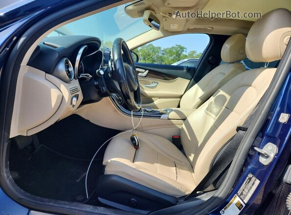 55SWF4KB4HU207159 2017 MERCEDES-BENZ C Blue Widok wnętrza z przodu