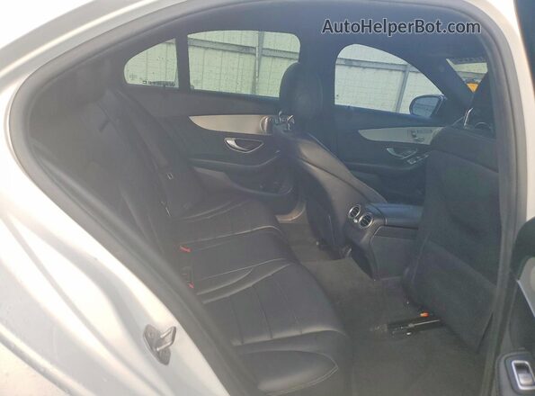55SWF4KB5JU282488 2018 MERCEDES-BENZ C White Vista de los asientos traseros