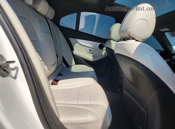 55SWF4KB6JU240251 2018 MERCEDES-BENZ C White Vista de los asientos traseros