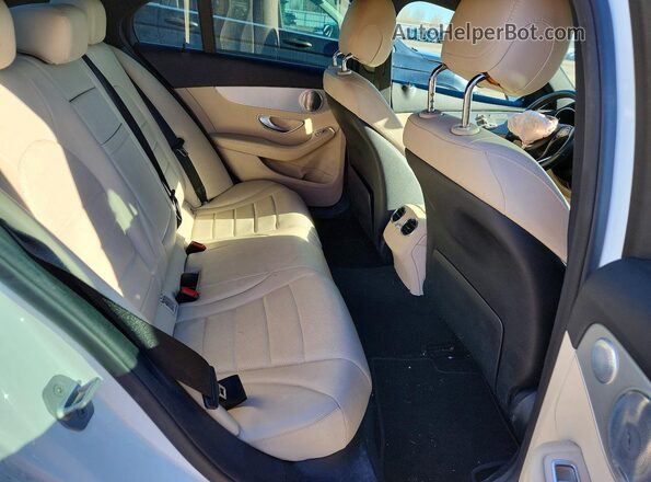 55SWF4KB8GU144095 2016 MERCEDES-BENZ C White Vista de los asientos traseros