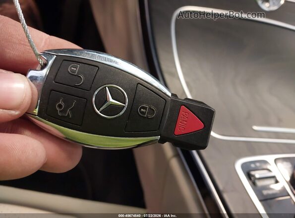55SWF4KB8GU172205 2016 MERCEDES-BENZ C-CLASS Белый Вид панели приборов