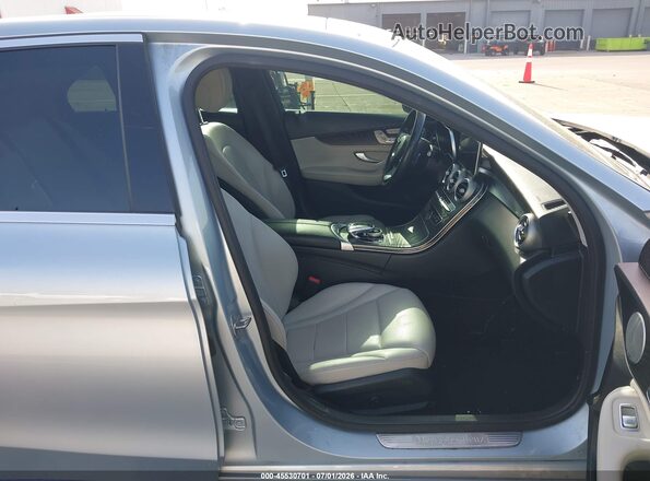 55SWF4KB8HU205334 2017 MERCEDES-BENZ C-CLASS Silver Вид салону спереду