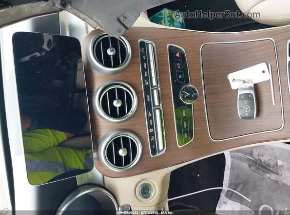 55SWF8DB0LU332821 2020 MERCEDES-BENZ C-CLASS Белый Вид панели приборов