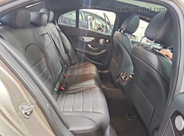 55SWF8EB5KU305739 2019 MERCEDES-BENZ C Silver Widok tylnych siedzeń