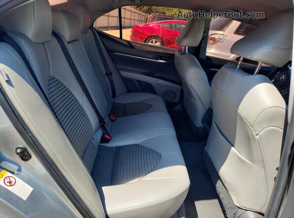 JTNB11HK9J3051459 2018 TOYOTA CAMRY Серебряный Вид задней части салона