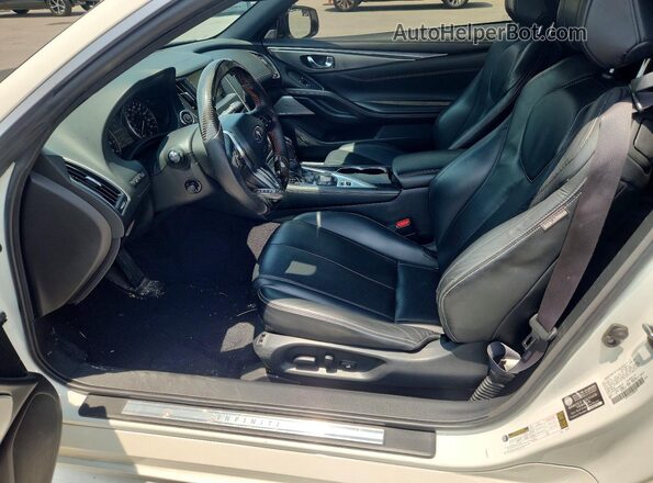 JN1EV7EL2LM380378 2020 INFINITI Q60 Белый Вид панели приборов