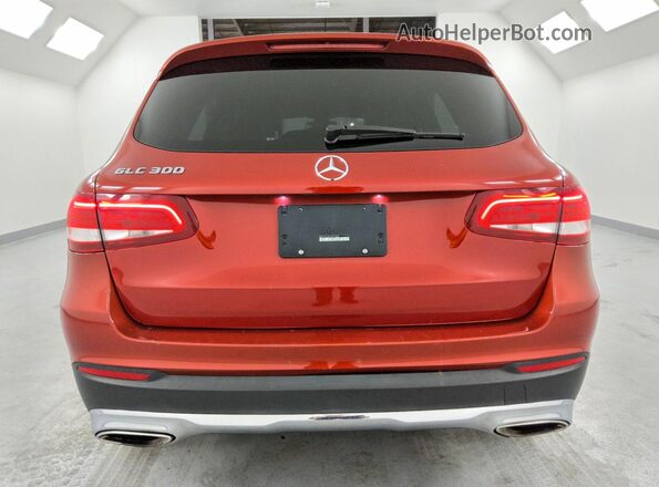 WDC0G4JBXJV097838 2018 MERCEDES-BENZ GLC-CLASS Красный Вид салона спереди