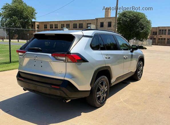 JTMF1RFV3KJ005186 2019 TOYOTA RAV4 Silver Front view