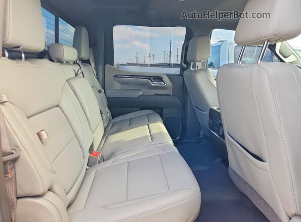 3GCUKGELXSG164829 2025 CHEVROLET SILVERADO White Vista interior trasera