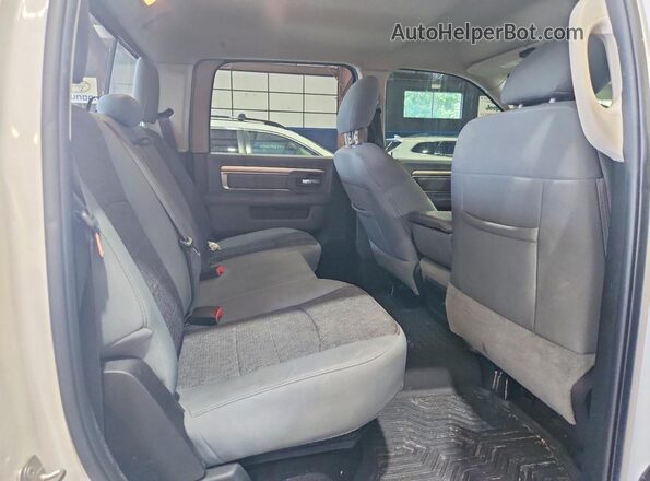 1C6RR6TT8KS633284 2019 RAM 1500 Белый Вид задней части салона