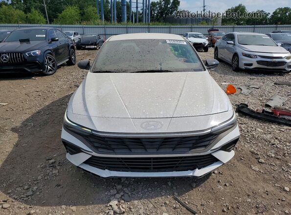 KMHLM4DJ2SU166684 2025 HYUNDAI ELANTRA White Հետևի տեսք