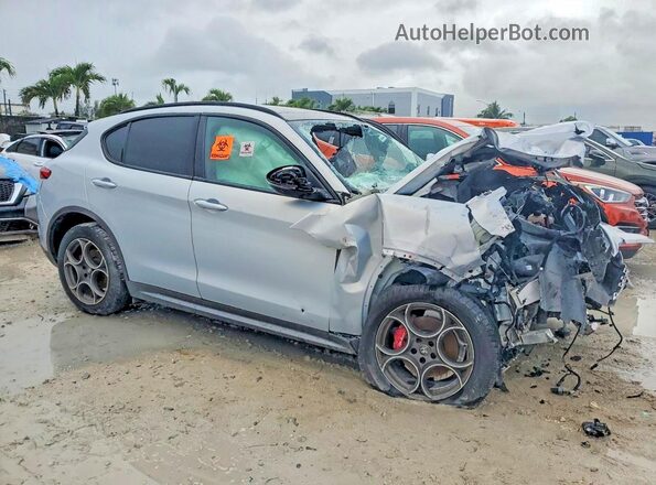ZASPAKBN0N7D46121 2022 ALFA ROMEO STELVIO Silver Front view