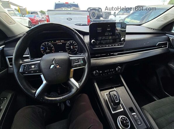 JA4J3VA81RZ021066 2024 MITSUBISHI OUTLANDER White Widok tylnych siedzeń