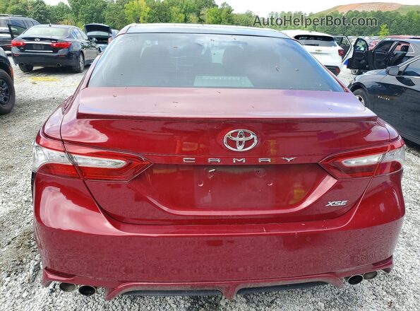 4T1B61HK9JU567316 2018 TOYOTA CAMRY Красный Вид салона спереди