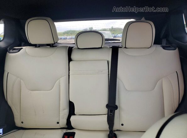 3C4NJDAN8PT507634 2023 JEEP COMPASS White Rear interior view