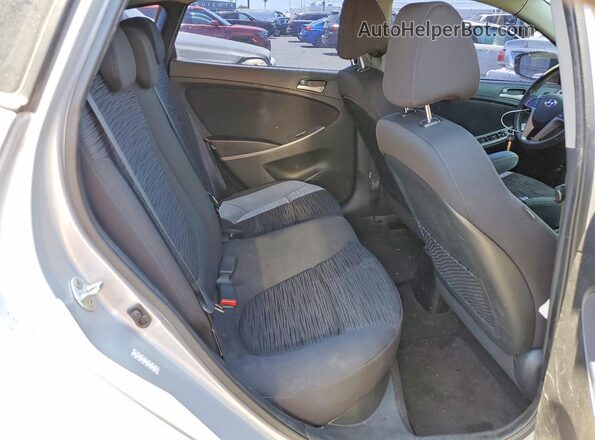 KMHCT5AE2HU312025 2017 HYUNDAI ACCENT Silver Vista interior trasera