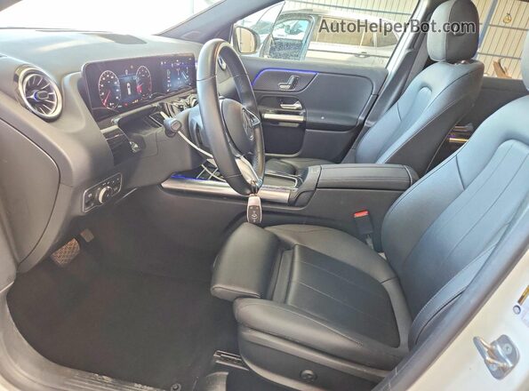 W1N4N4GB6SJ639071 2025 MERCEDES-BENZ GLA Белый Вид панели приборов