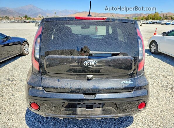 KNDJP3A59H7424744 2017 KIA SOUL Black წინა სალონის ხედი