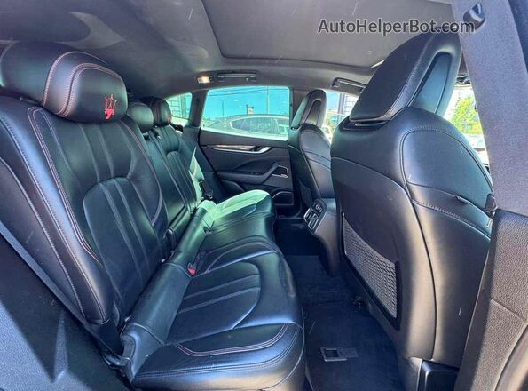 ZN661YUS3JX269795 2018 MASERATI LEVANTE Charcoal Вид ззаду
