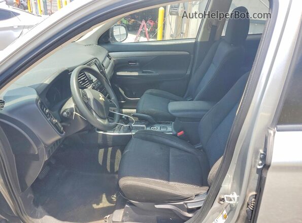 JA4AZ3A33JZ052959 2018 MITSUBISHI OUTLANDER Серебряный Вид панели приборов