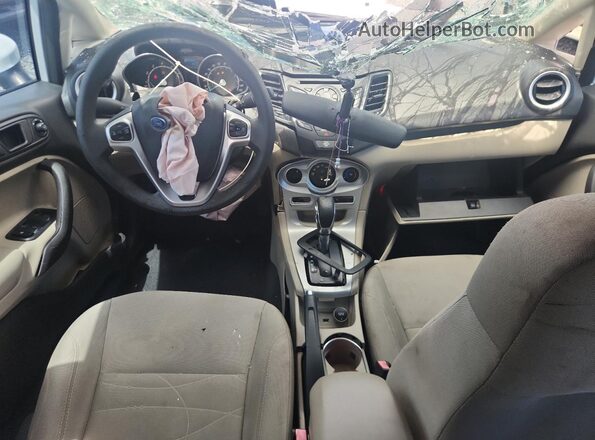 3FADP4BJ1JM133848 2018 FORD FIESTA White Widok zestawu wskaźników